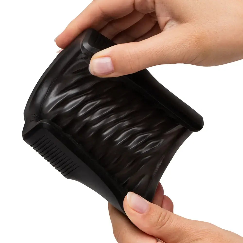 Arcwave Zing Vibrating Stroker Black Masturbator