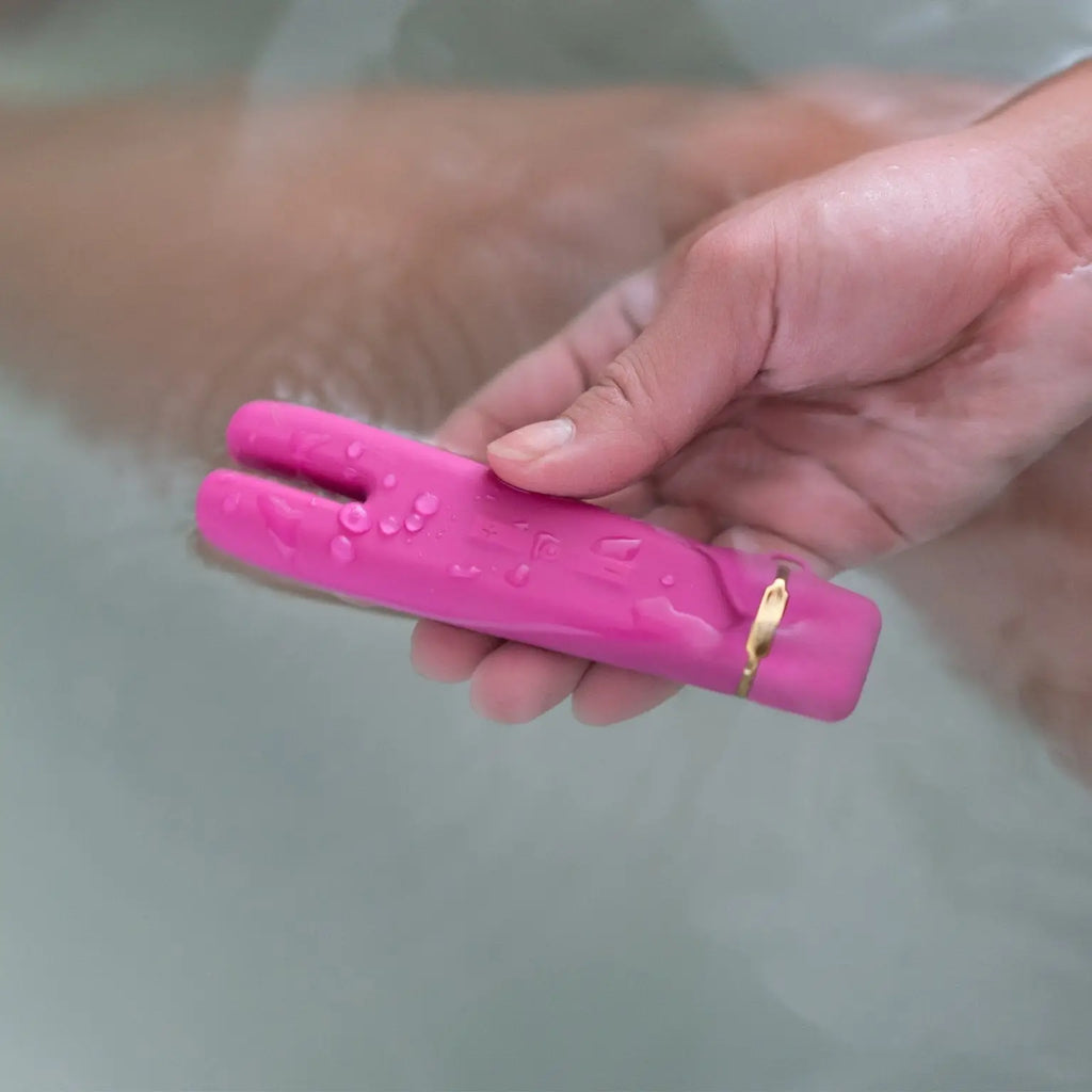 CRAVE Duet Flex Dual-Tip Clitoral Vibrator | 12 Patterns Waterproof