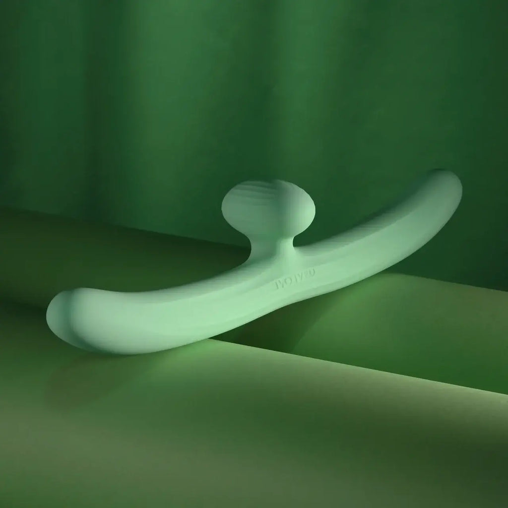 Evolved® Novelties Evolved Meet Me Halfway Dual-Ended Couples Vibrator Mint