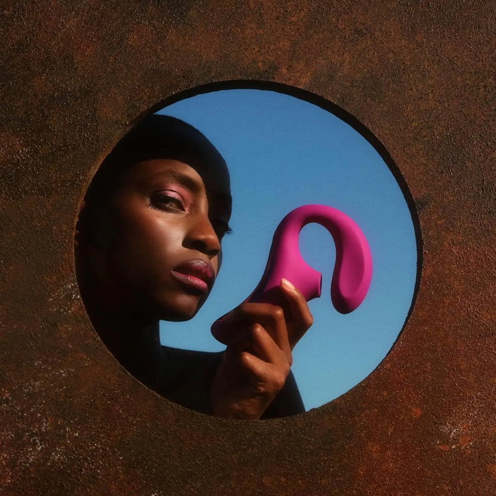 LELO Enigma™ Cruise Dual Stimulation Sonic Massager