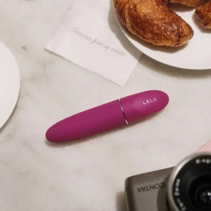 LELO Mia™ 3 Vibrator - Rolik®