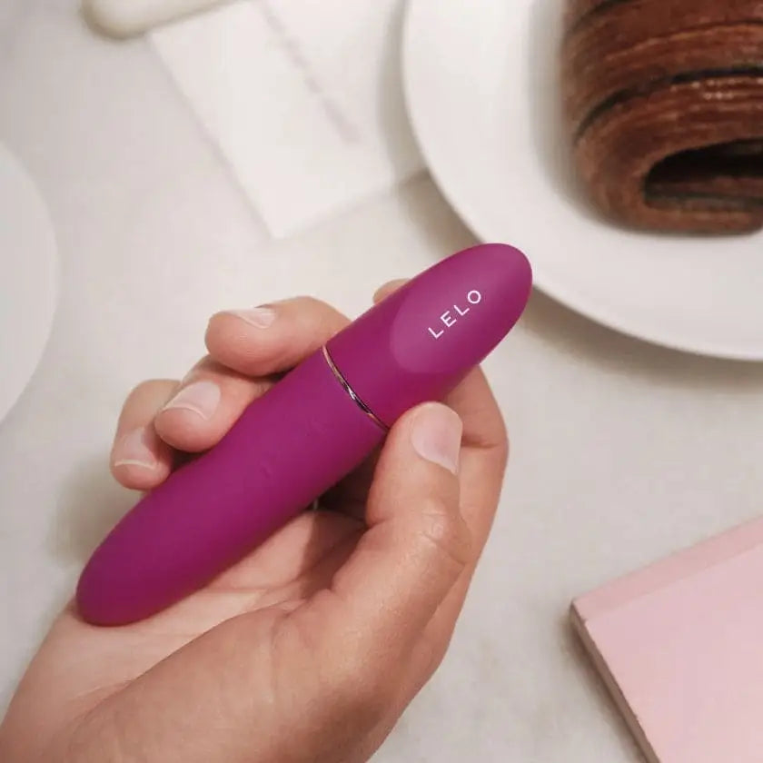 LELO Mia™ 3 Vibrator - Rolik®