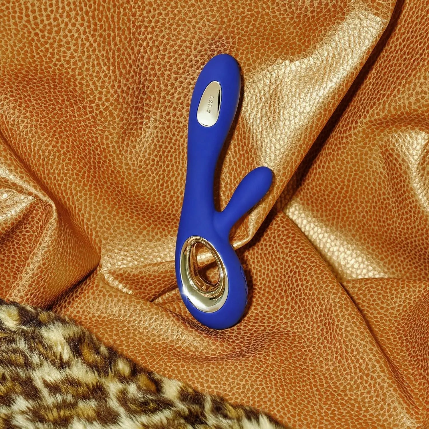 LELO Soraya Wave™ Rabbit Vibrator - Rolik®