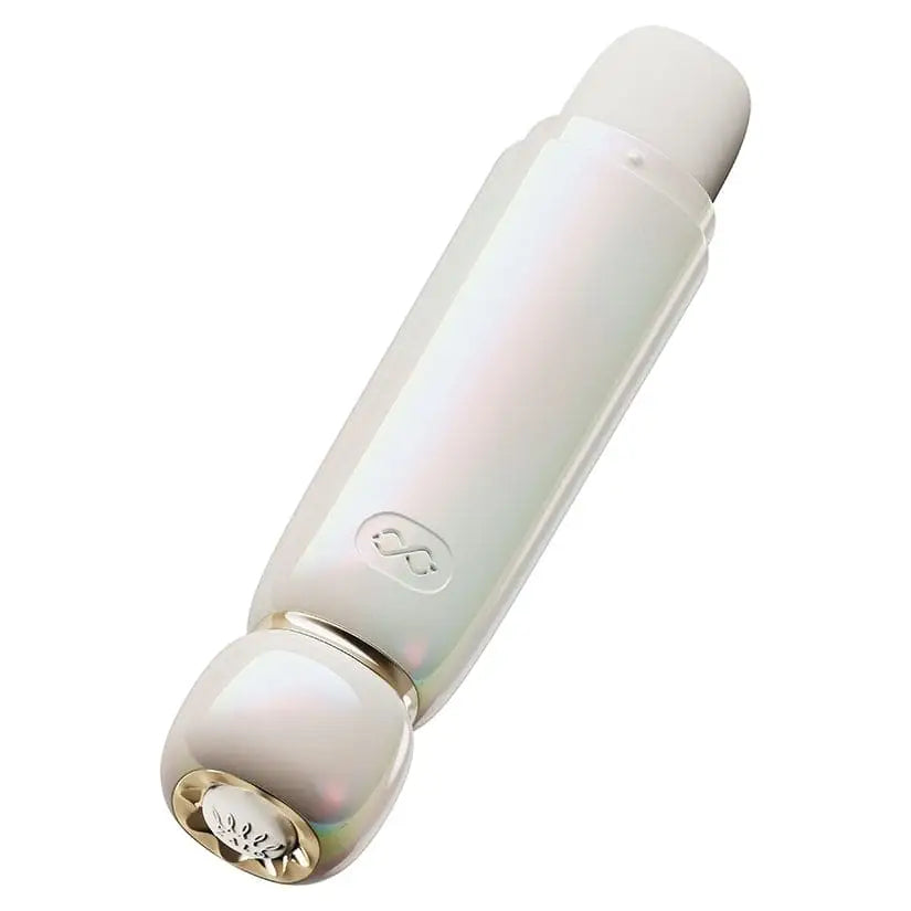 Lia Suction Massager - White - Vibrator