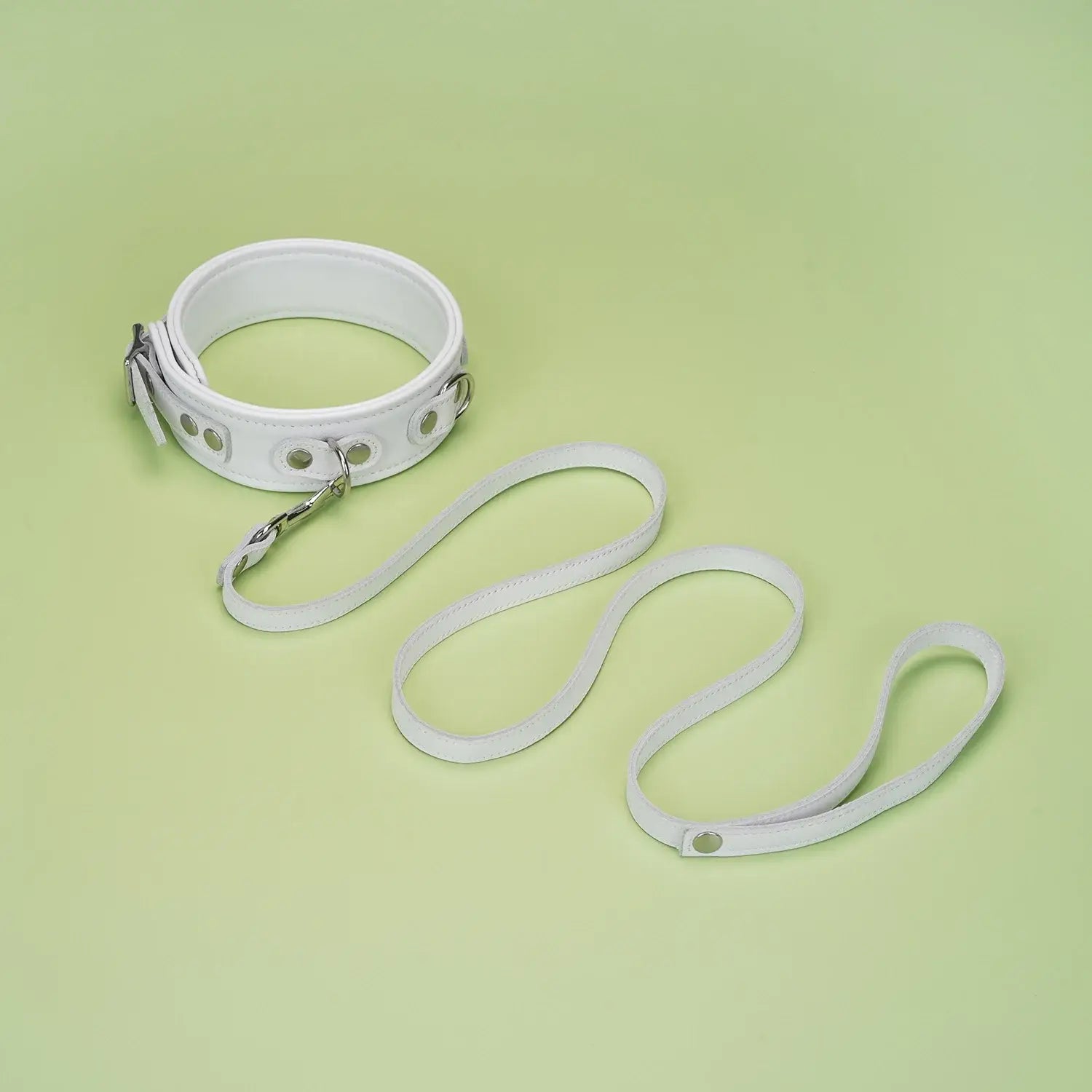 Fuji White Collection Leather Collar with Leash - Restraints