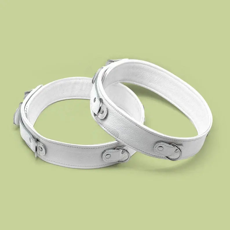 Fuji White Collection Thigh Restraints - S/M - 16’’ - 21.6’’
