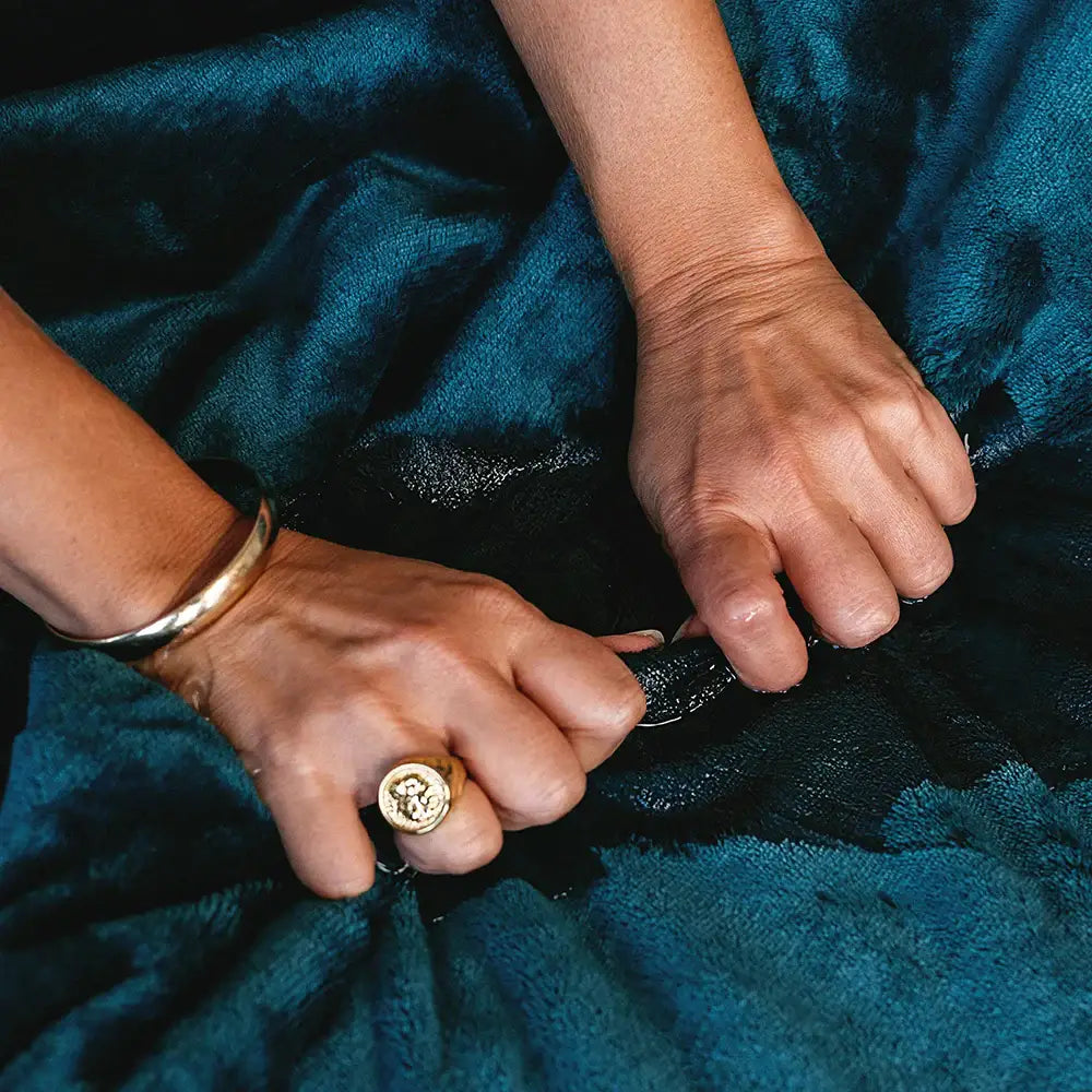 Splash Blanket OG Waterproof – Dual-Sided Sherpa & Micro-Velvet