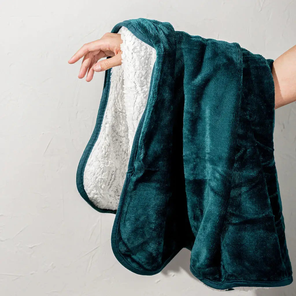 Splash Blanket OG Waterproof – Dual-Sided Sherpa & Micro-Velvet