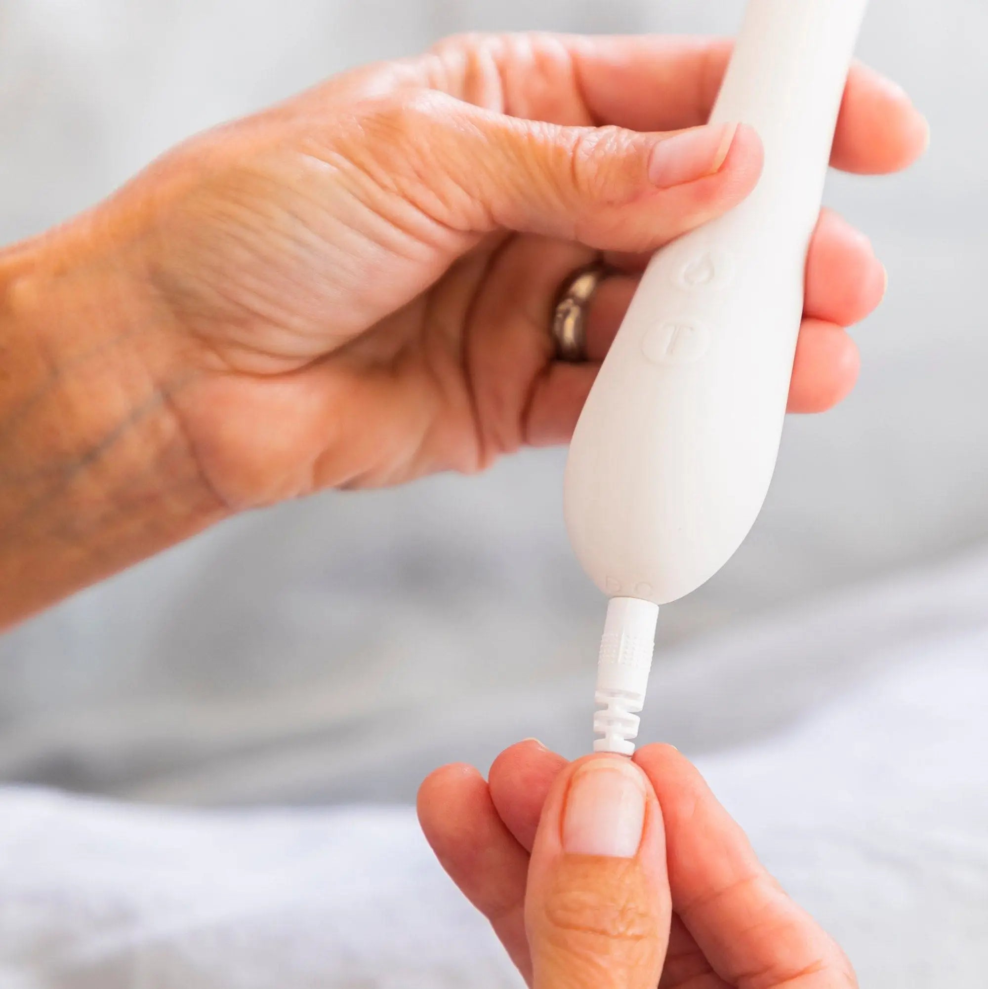 Tabu The Nuri Soft Touch Ergonomic Wand Massager Rolik®
