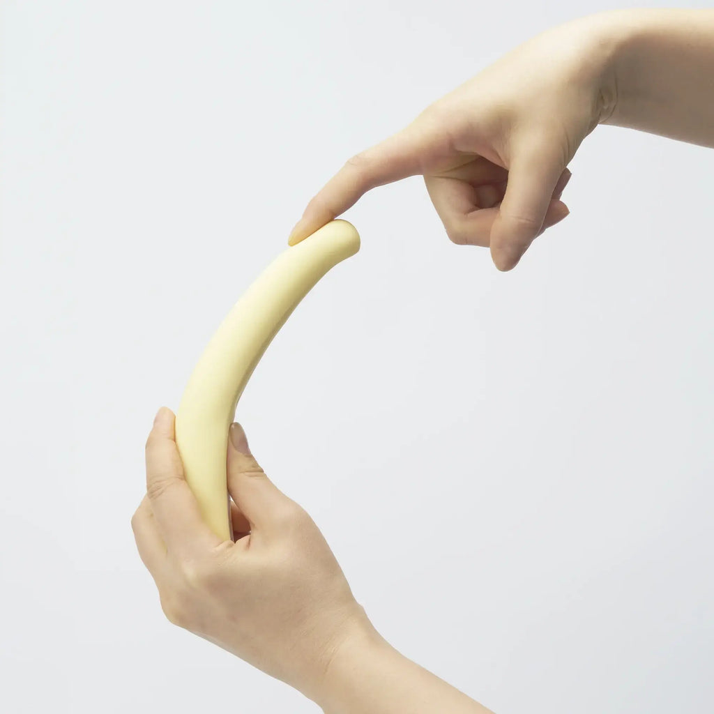 Tenga® iroha Mikazuki Vibrator – Crescent-Shaped G-Spot & Clitoral Vibe 8 Modes