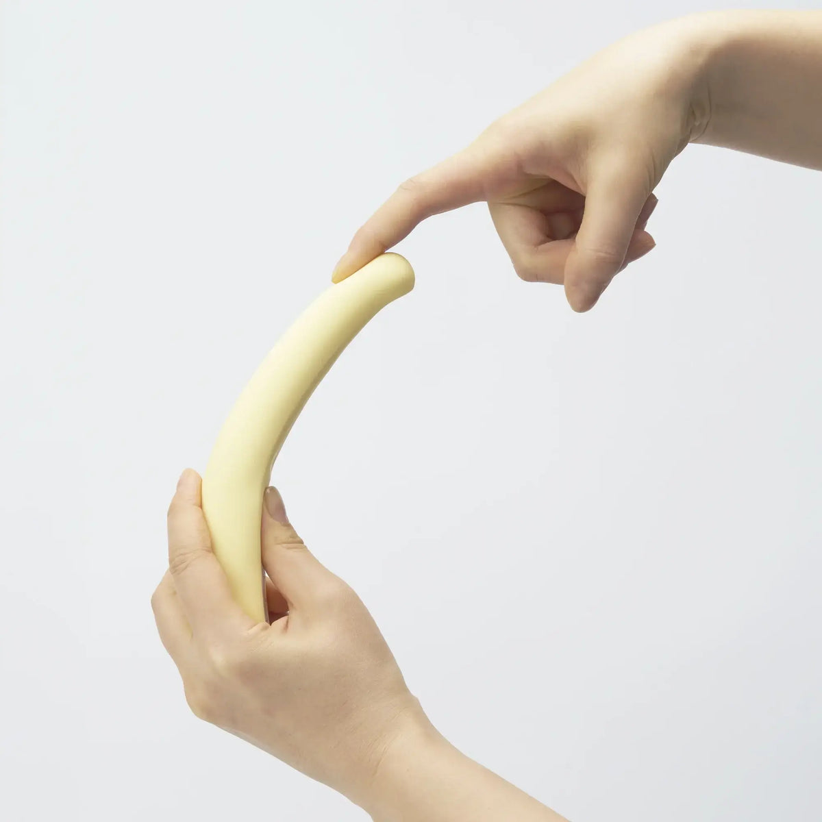 Tenga® iroha Mikazuki Vibrator – Crescent-Shaped G-Spot & Clitoral Vibe 8 Modes